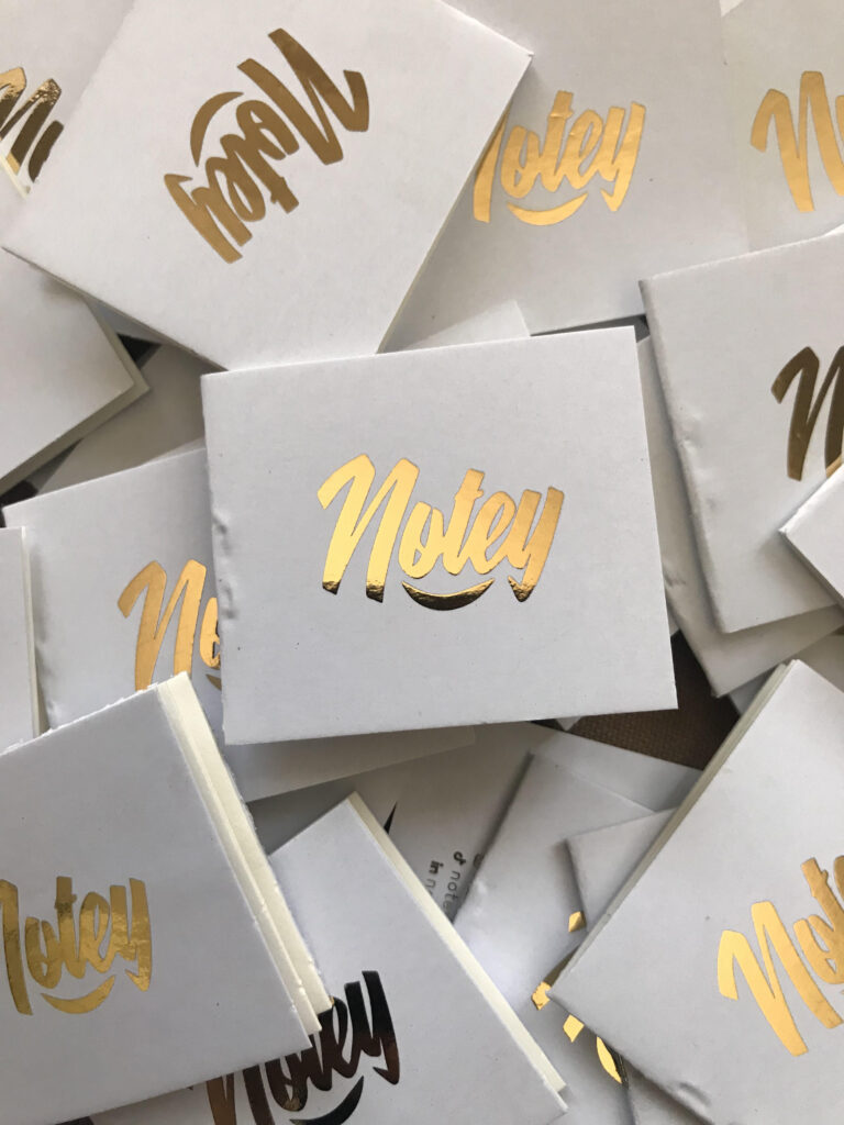 Notey Gold Laced Texture